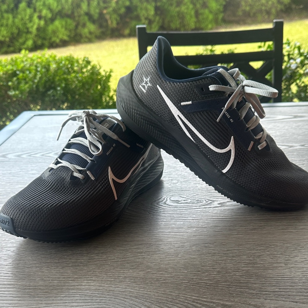 Nike Black and White Athletic Shoes